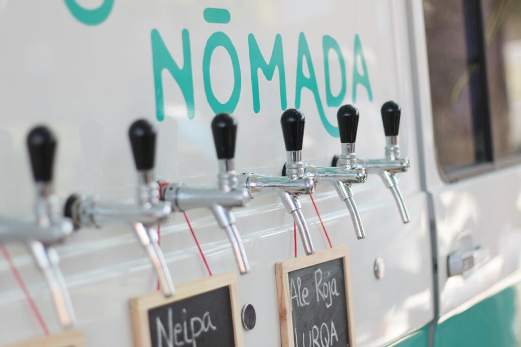 Los 8 grifos de nuestra tap truck con variedad de cerveza artesana