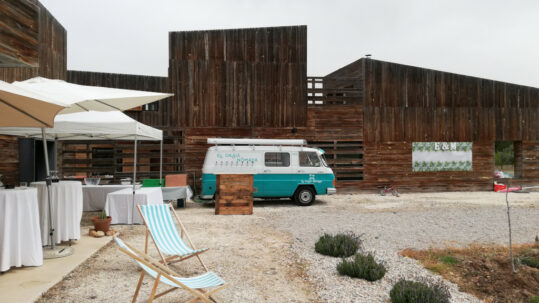 Nuestra beer truck en la finca en donde se celebró la boda