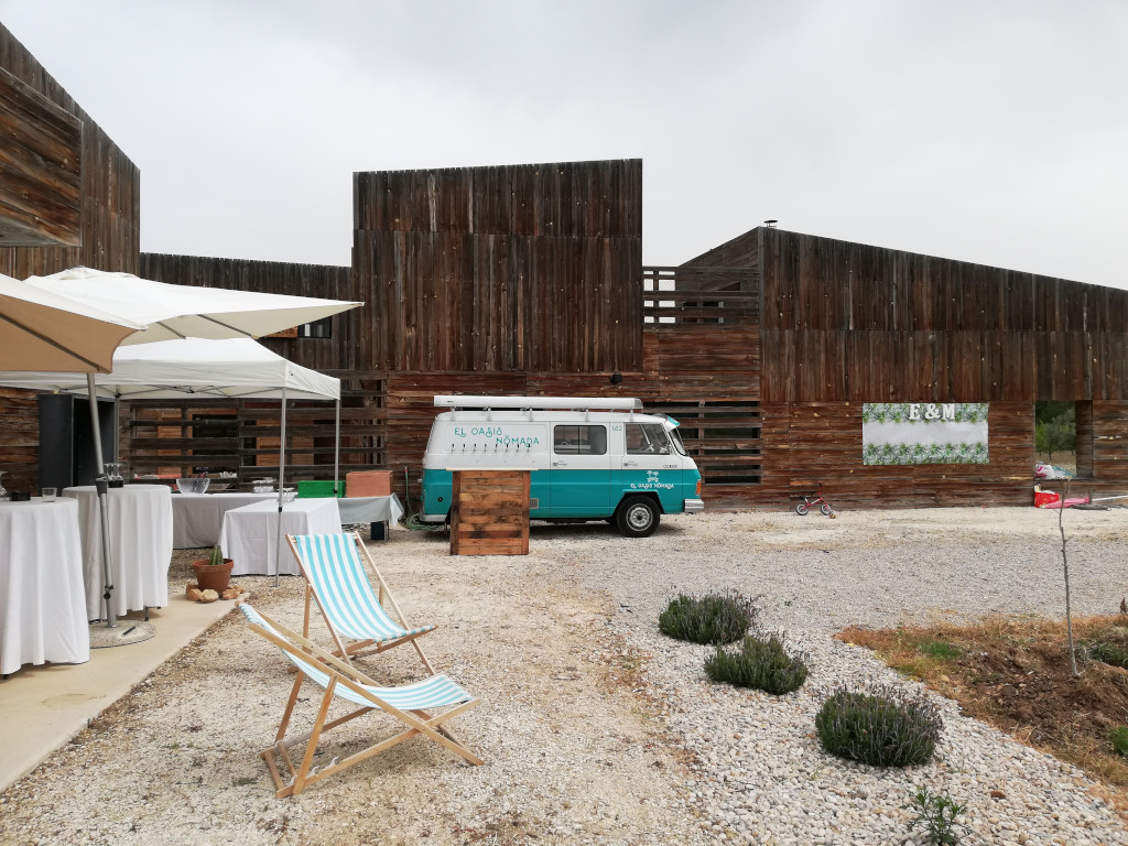 Nuestra beer truck en la finca en donde se celebró la boda